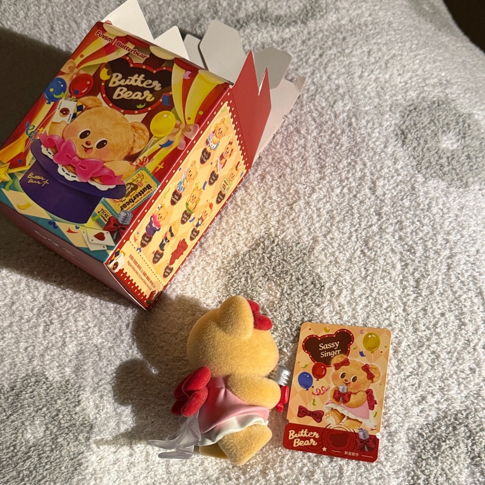 Butter Bear Blind Box Figure - Sassy Singer - Picture 4 of 7